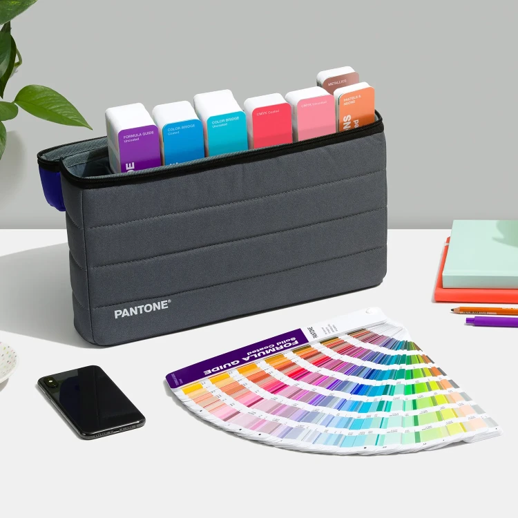 Wzornik-Pantone-Portable-Guide-Studio-GPG304A-a.webp