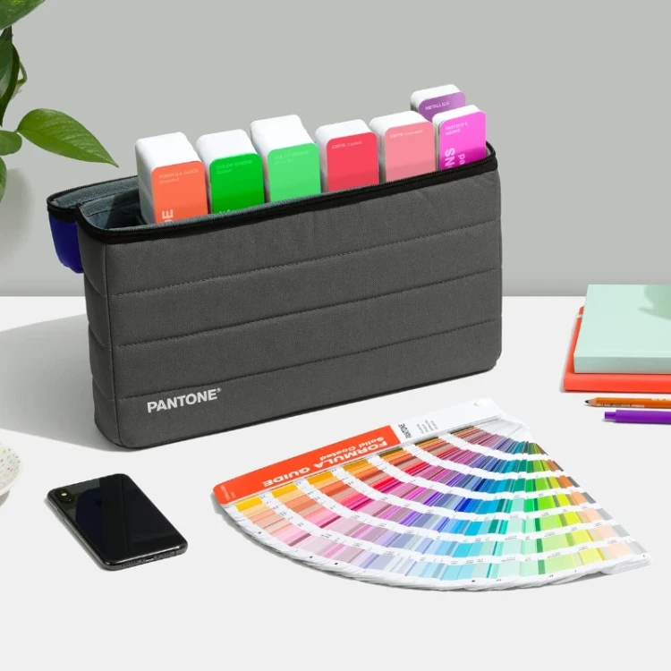 Wzornik kolorów PANTONE Portable Guide Studio - 8 wachlarzy GPG304BN