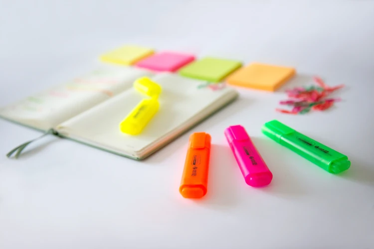 Zakreślacz MEMOBE, neonowy, 4 kolory etui – zdjęcie 6