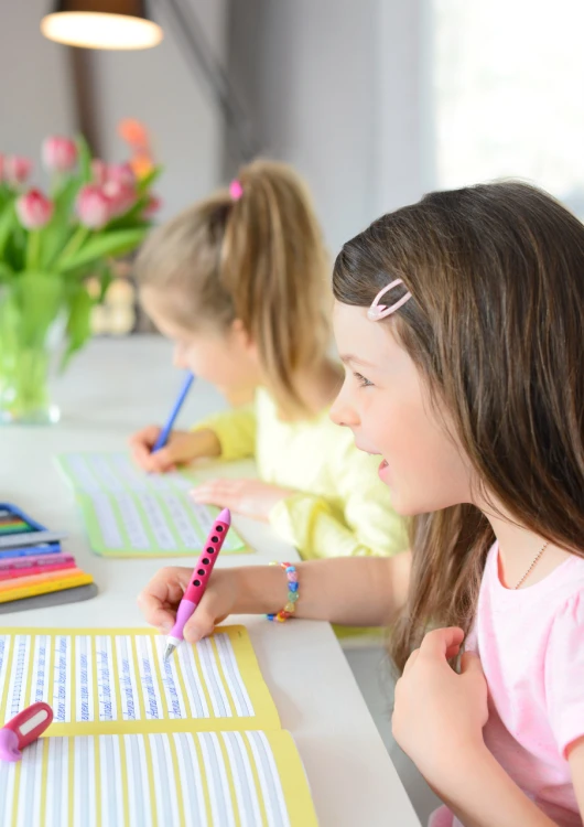 Pióro wieczne scribolino dla praworęcznych malinowo-jagodowe w etui Faber-Castell – zdjęcie 5