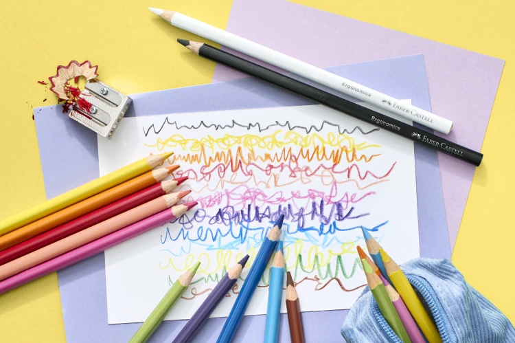 Kredki trójkątne ergonomics 12 kol. grafit 4 mm Faber-Castell – zdjęcie 4