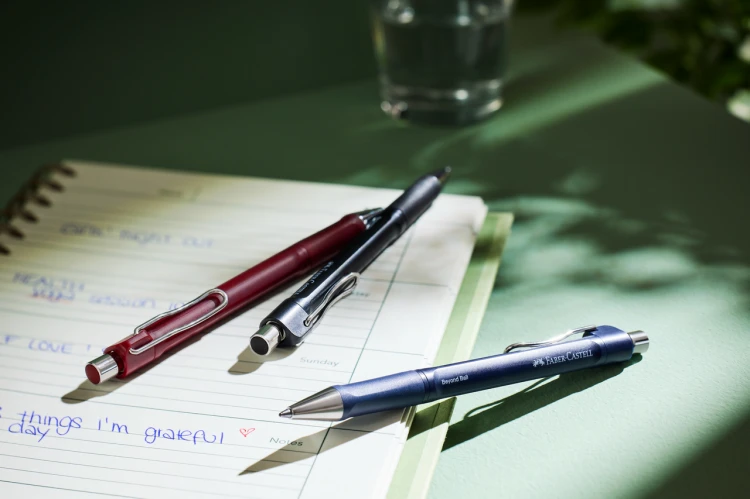 Długopis automatyczny beyond wkład m czerwony Faber-Castell – zdjęcie 3
