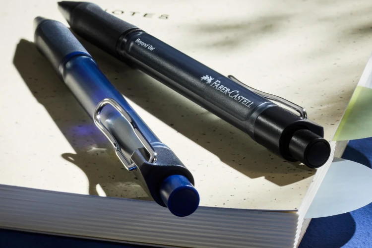 Długopis automatyczny żelowy beyond 0.7 mm czerwony Faber-Castell – zdjęcie 3