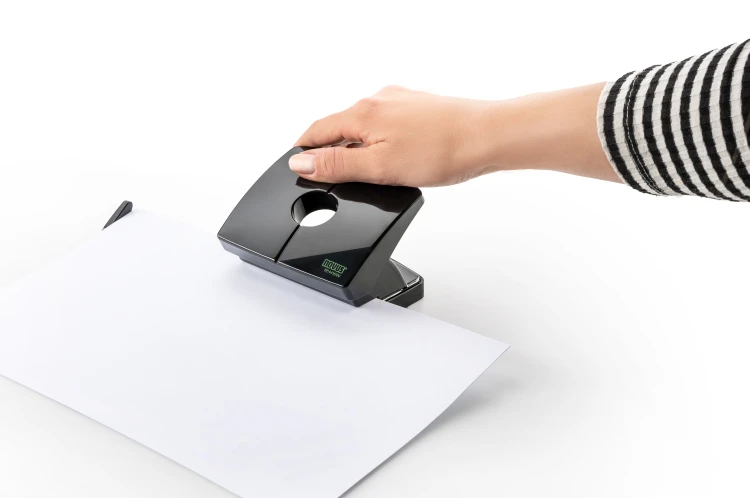 Dziurkacz Novus B220 re+new z plastiku z recyklingu czarny – zdjęcie 3