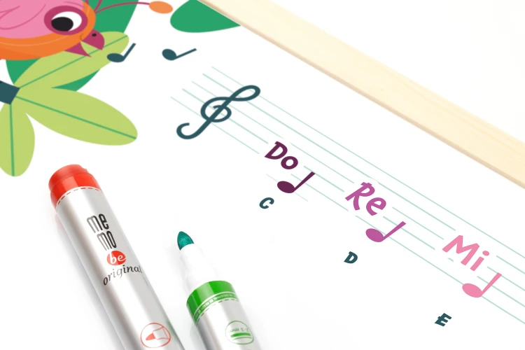 Tablica edukacyjna MemoBe, WHITEBOARDGAME: Music adventure!, nadruk WESOŁE NUTKI Z PTASZKAMI, rama drewniana, 60x40 cm – zdjęcie 3