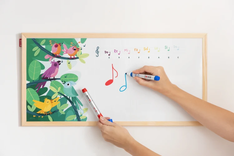 Tablica edukacyjna MemoBe, WHITEBOARDGAME: Music adventure!, nadruk WESOŁE NUTKI Z PTASZKAMI, rama drewniana, 90x60 cm – zdjęcie 2