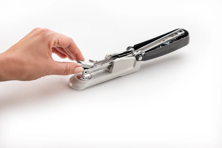 Zszywacz Novus E20 czarny – zdjęcie 3