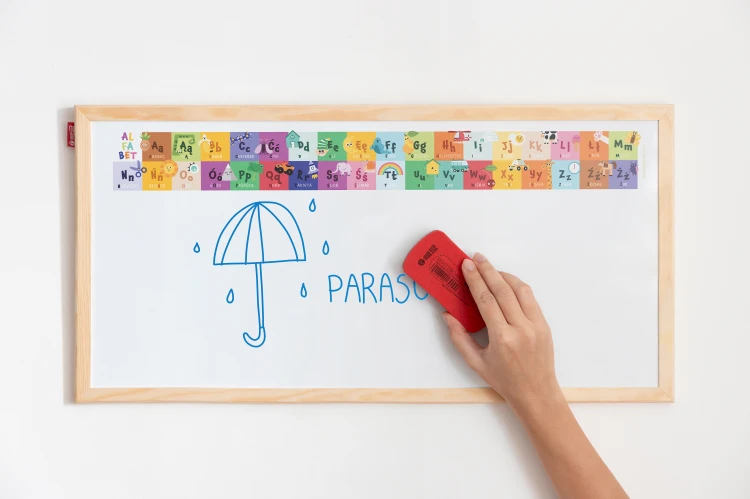 Tablica edukacyjna MemoBe, WHITEBOARDGAME: Alphabet adventure!, nadruk ALFABET, wersja PL, rama drewniana, 60x40 cm – zdjęcie 2