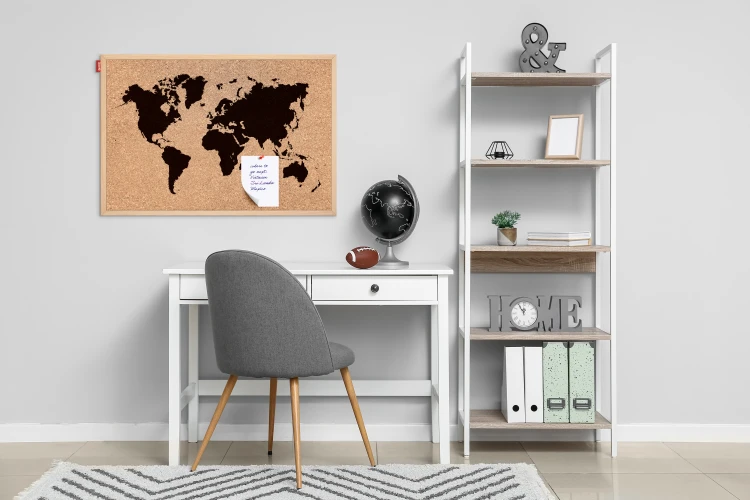 Tablica korkowa MEMOBE, nadruk MAPA ŚWIATA w kolorze czarnym, rama drewniana, 60x40 cm – zdjęcie 2