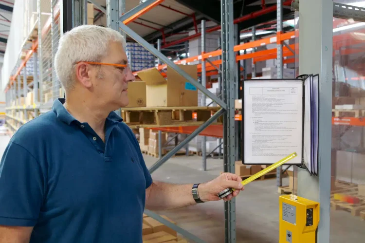 MAGNETYCZNY SYSTEM NAŚCIENNY DJOIS x TARIFOLD PRO A4 Z 10 PANELAMI PVC – zdjęcie 6